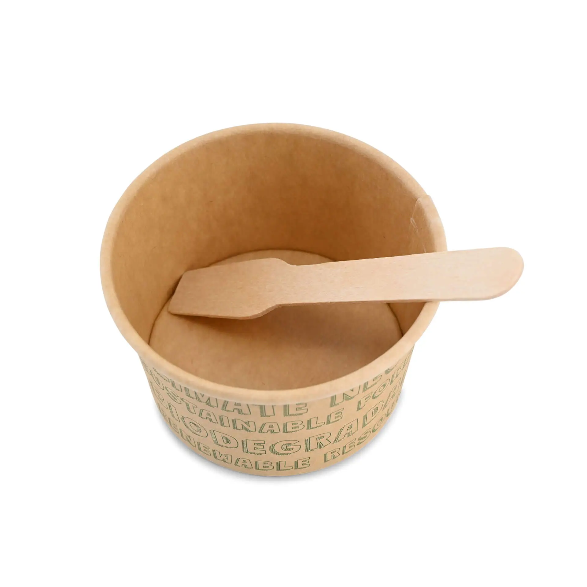 Jeden biodegradowalny papierowy kubek do lodów z drewnianą łyżeczką w środku; kubek zawiera tekst wskazujący cechy zrównoważonego rozwoju.