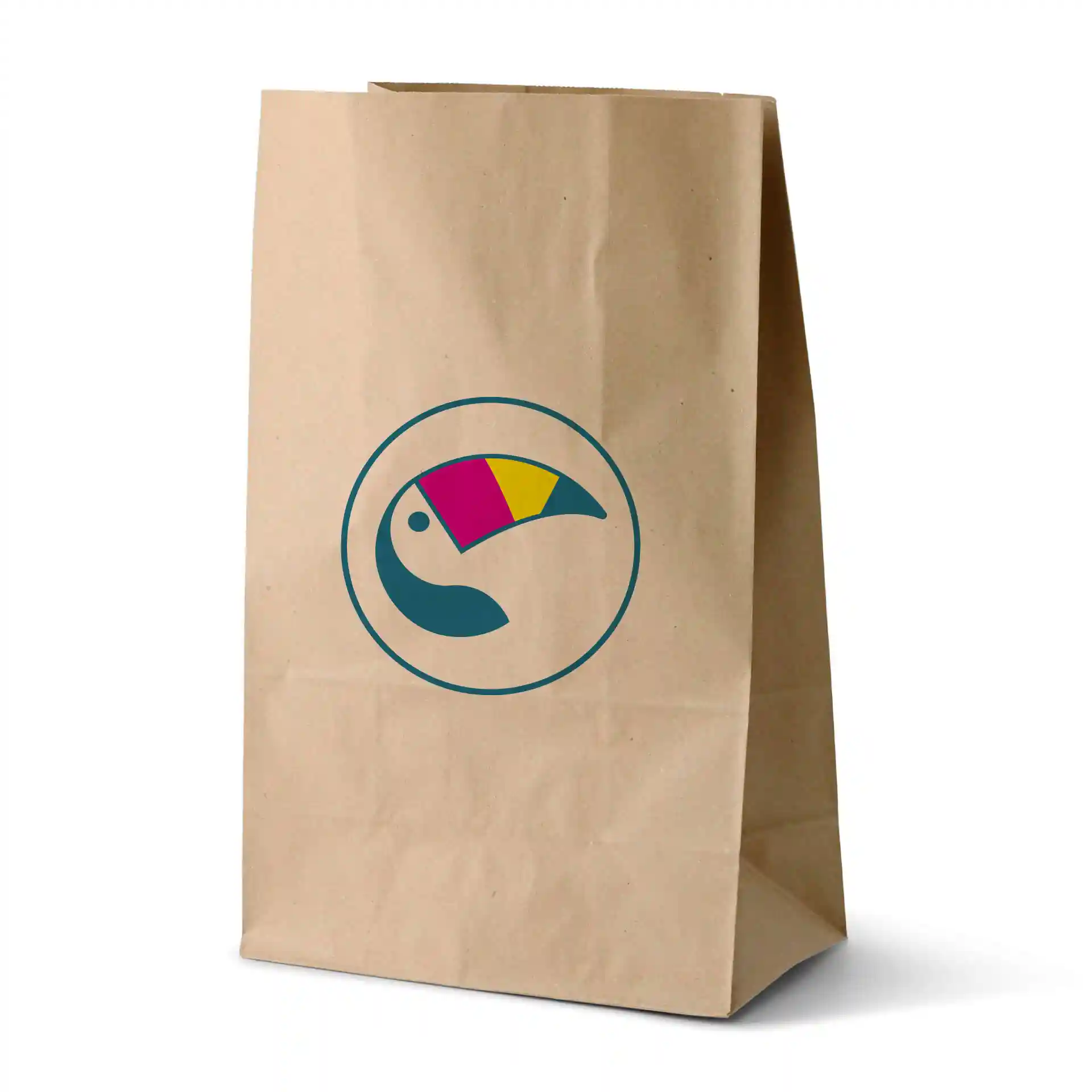 Brązowa torba papierowa z okrągłym logo tukana w niebieskim, różowym i żółtym. Wymiary: 22 x 12 x 36 cm.