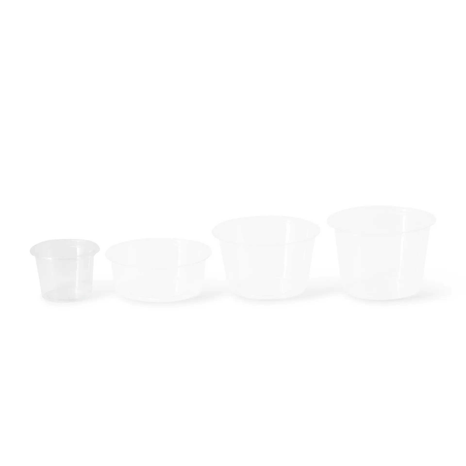 Cztery przezroczyste kubki porcjowe PLA w różnych rozmiarach; odpowiednie do zimnych potraw i płynów. Idealne do degustacji i użycia jednorazowego.