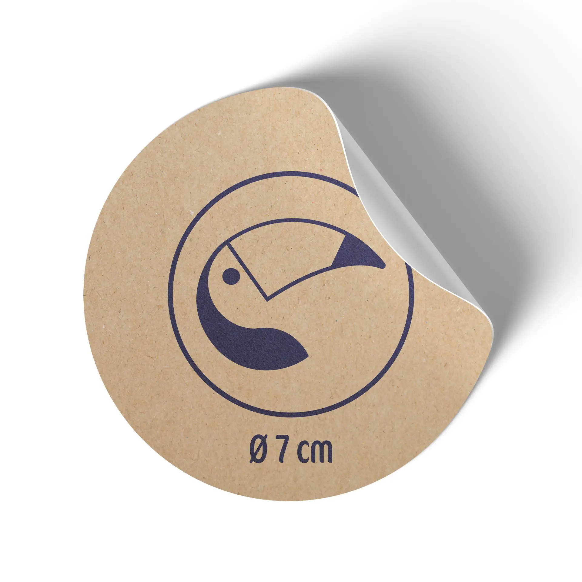 Okrągła etykieta z papieru kraft o średnicy 7 cm z nadrukowanym wzorem i klejącym tyłem, idealna do pakowania i brandingu.