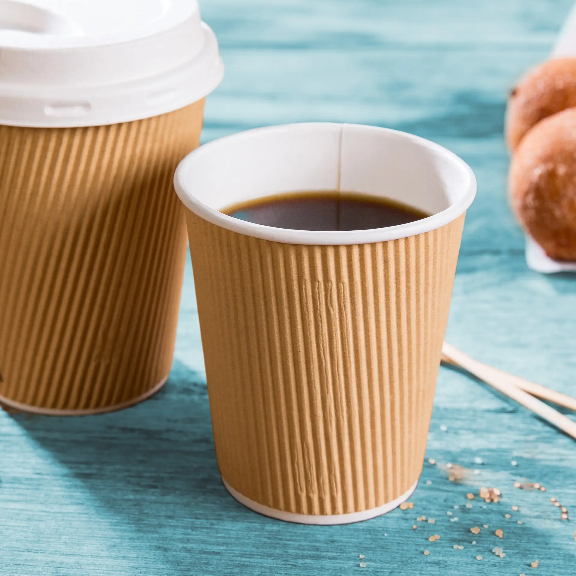 con10024-01-0-riffelbecher-beschichtet-coffee-to-go-becher-200-ml-8-oz-80-mm-braun-innen-weiss-6
