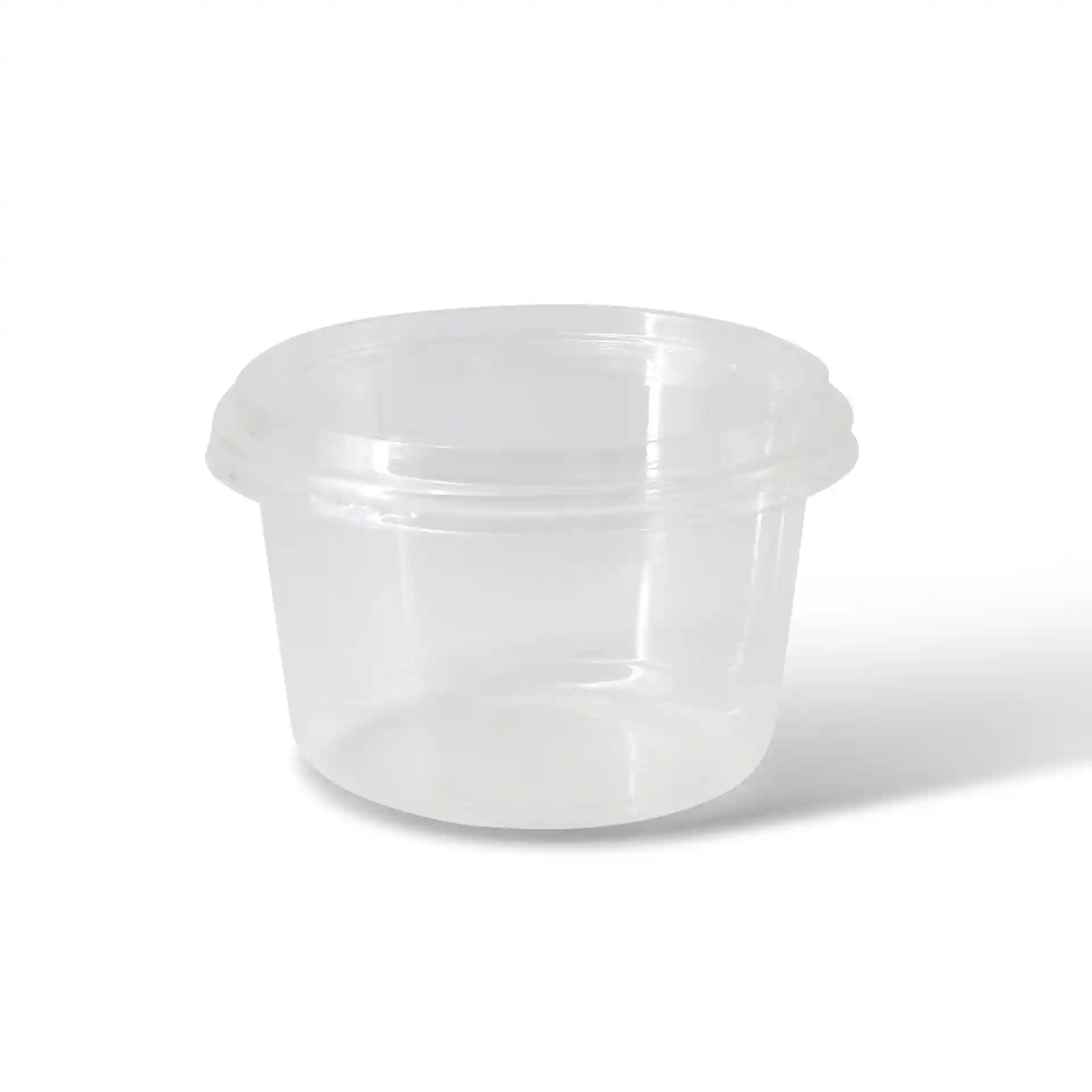 Przezroczysty okrągły pojemnik deli o pojemności 500 ml i średnicy 121 mm.