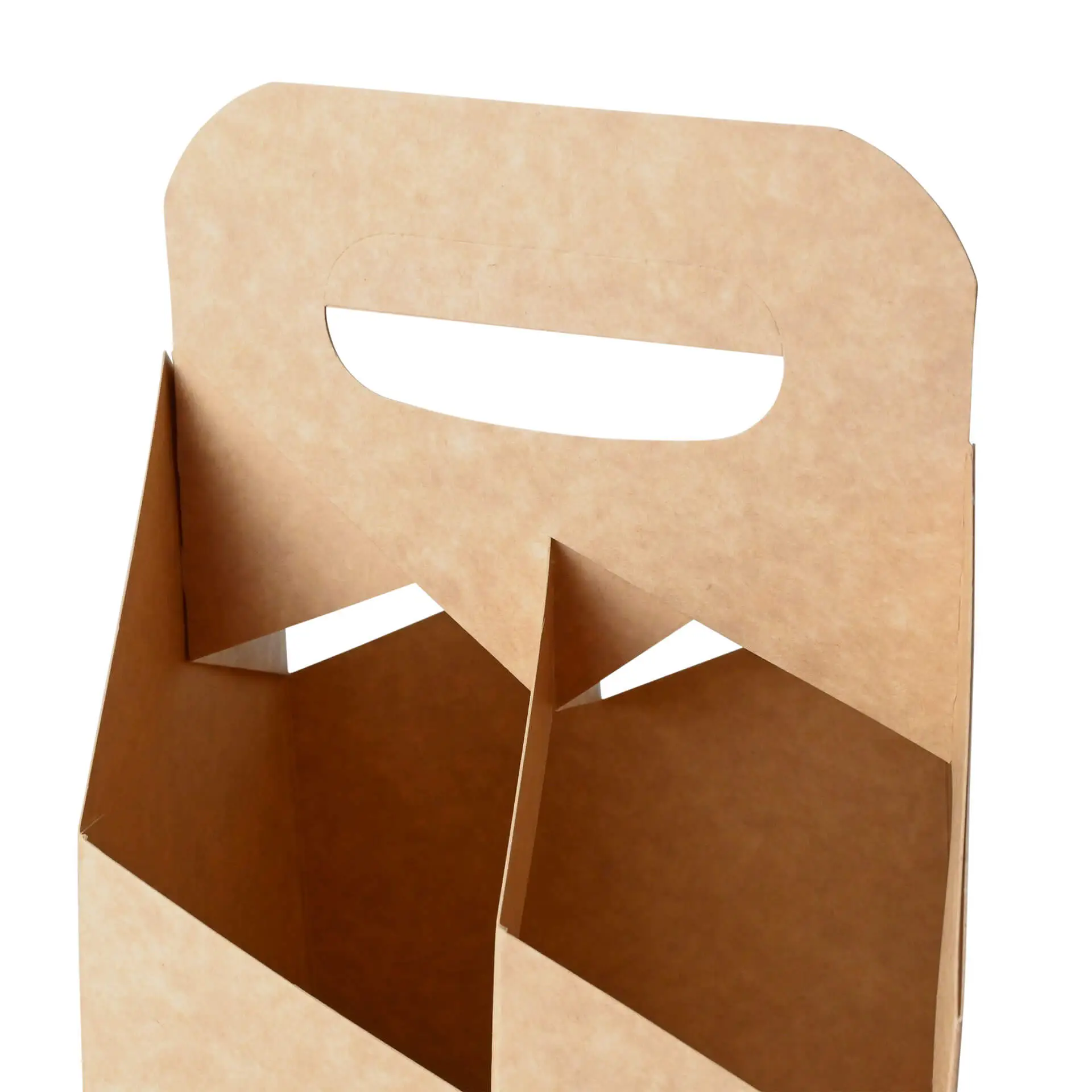 Składany kartonowy nośnik butelek z centralnym uchwytem, przeznaczony na 2-4 butelki, z nienaświetlaną powierzchnią.