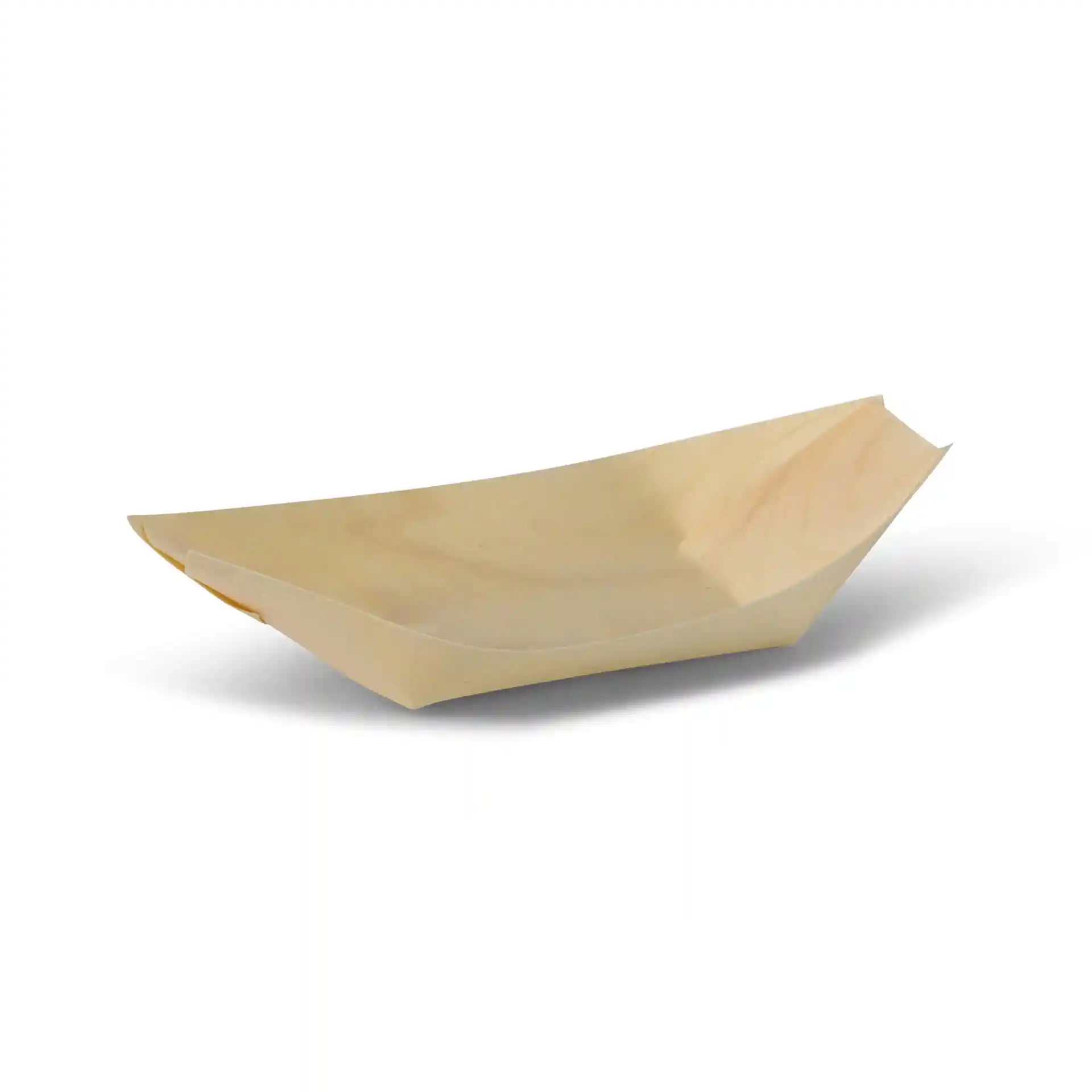 Drewniana taca w kształcie łodzi, jasnobrązowa, o długości 17 cm, szerokości 9,5 cm i wysokości 3,6 cm.