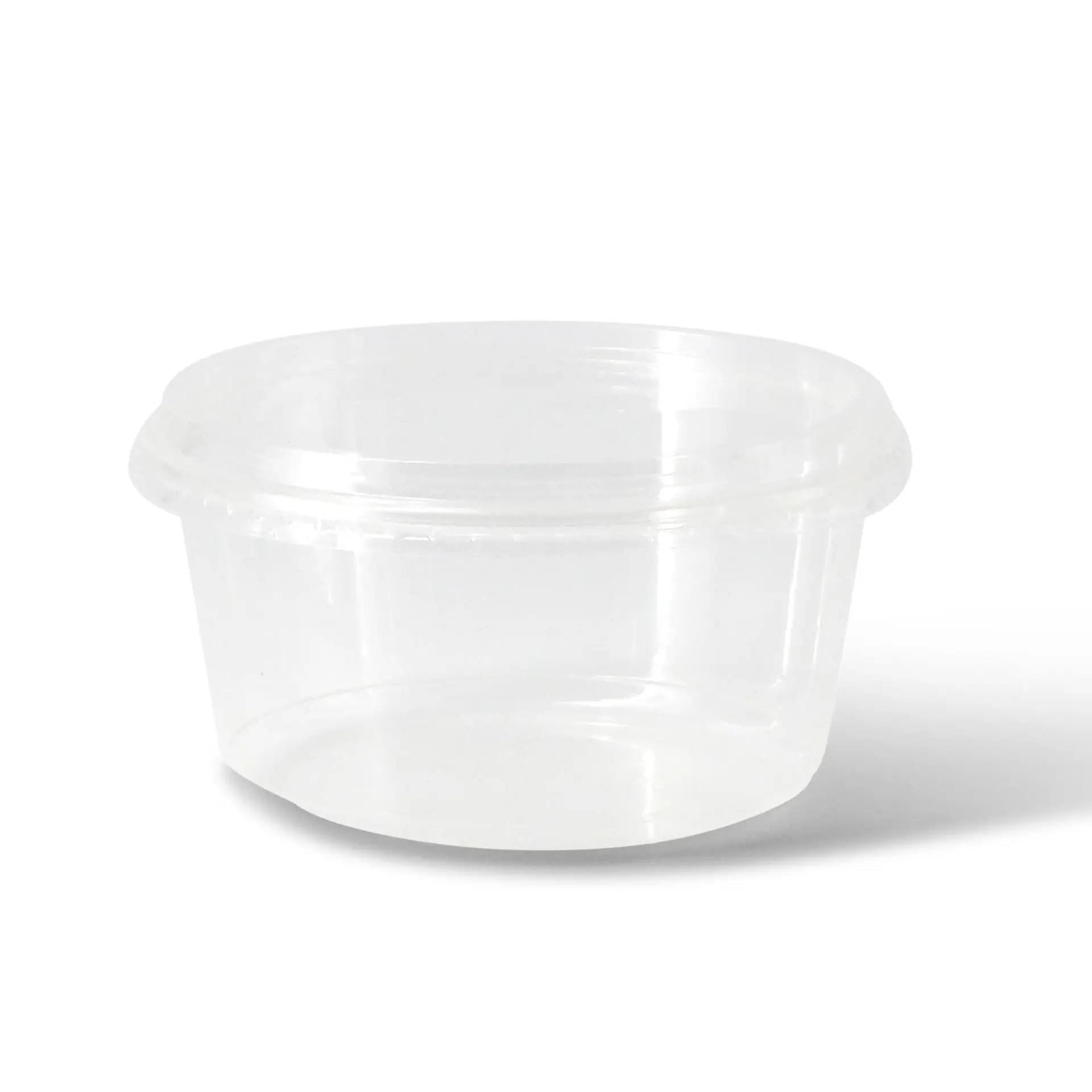 Przezroczysty pojemnik plastikowy z pokrywką, o małym okrągłym kształcie i gładkiej powierzchni.