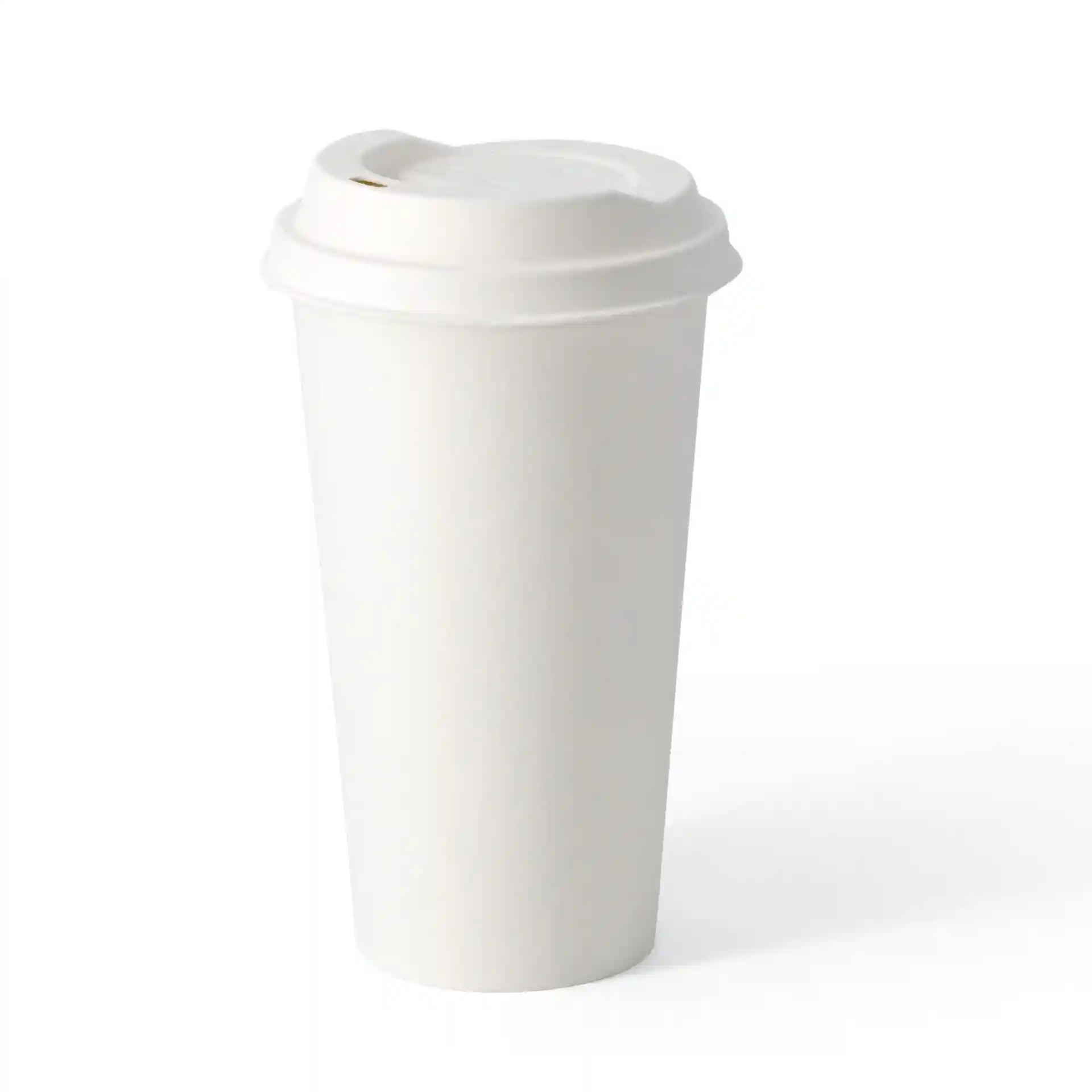 Biały papierowy kubek z jedną ścianką pokrytą PLA, pojemność 500 ml i średnica 90 mm.