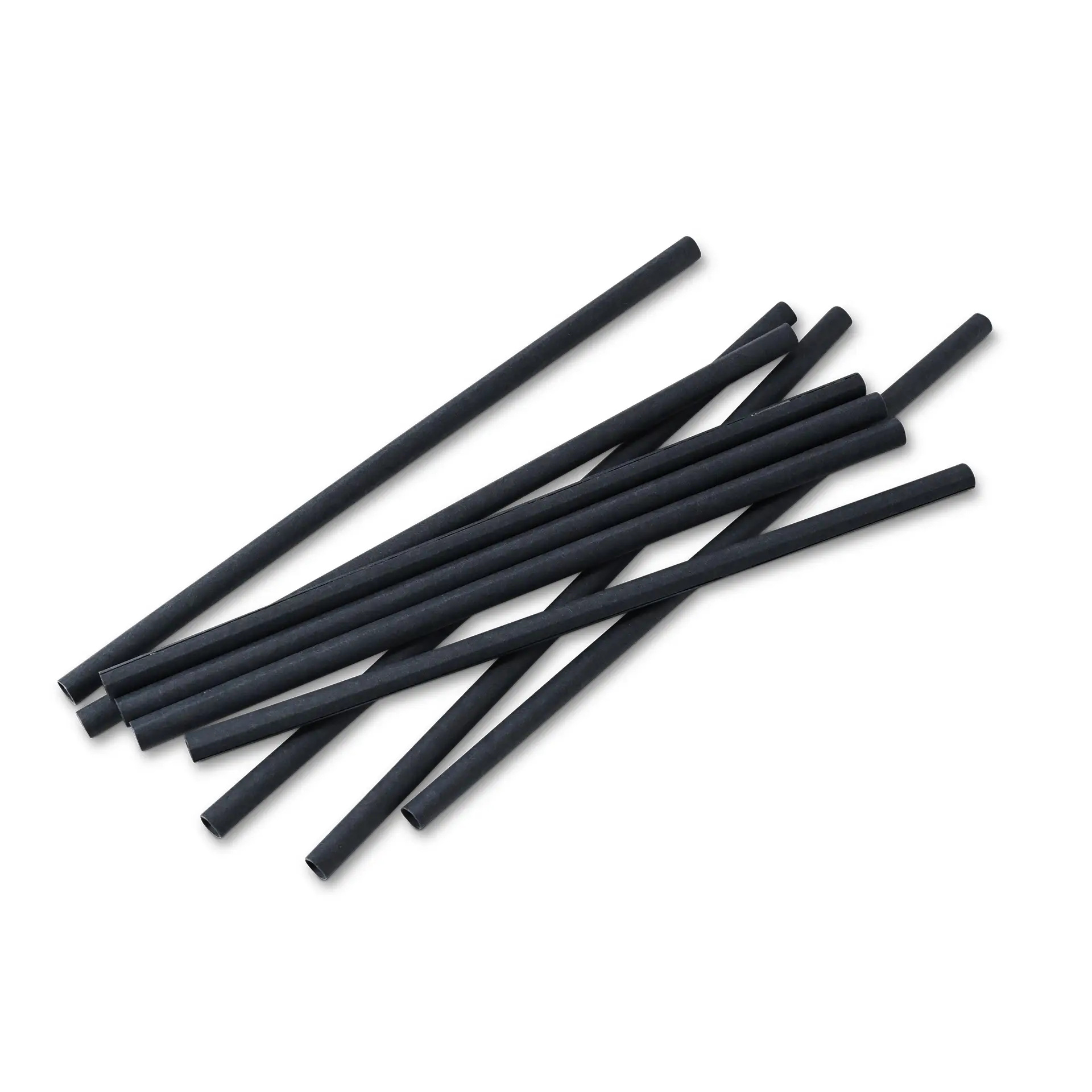 Jumbo czarne słomki papierowe, biodegradowalne i certyfikowane FSC®, ułożone z częściowo widocznymi.