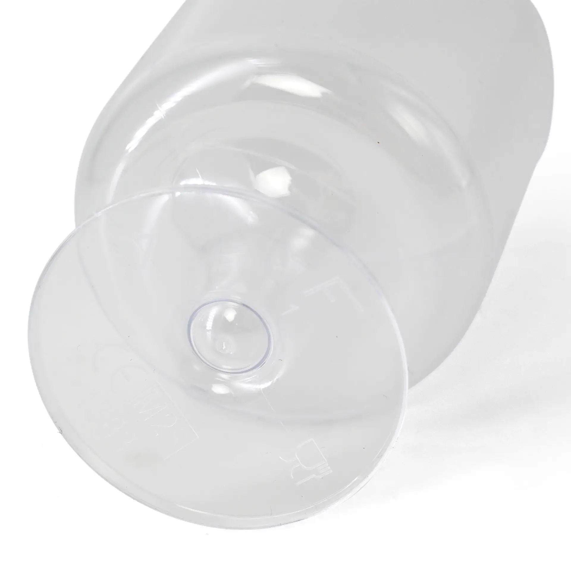 Przezroczysty wielorazowy kieliszek do wina o pojemności 200 ml, pokazujący podstawę i brzeg, odpowiedni na różne okazje.