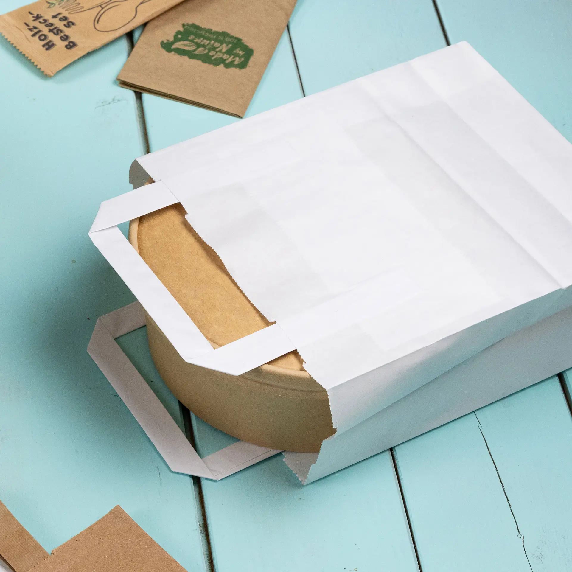 dse02332-tragetaschen-aus-kraftpapier-s-18-x-8-x-22-cm-weiss-7