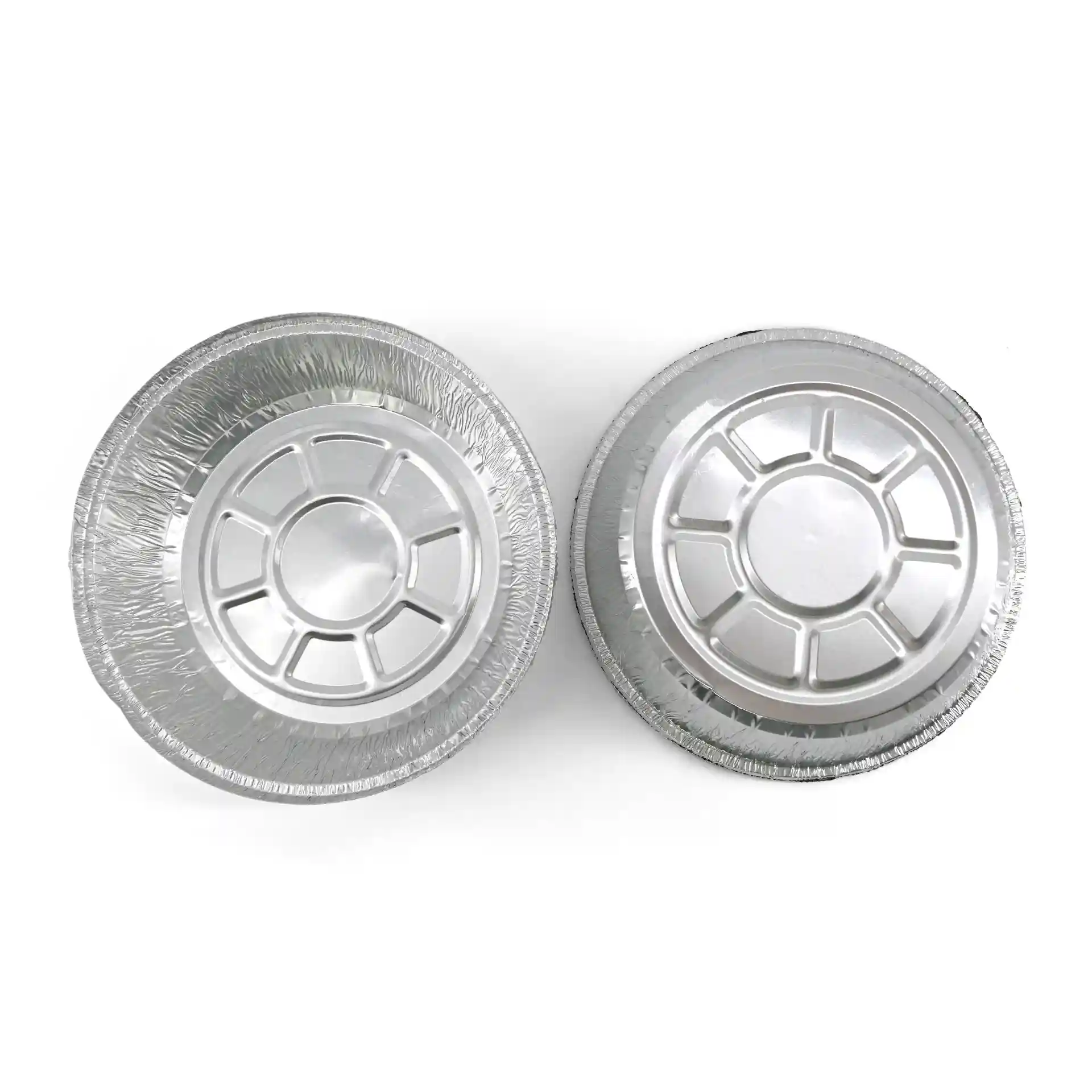Dwa okrągłe pojemniki aluminiowe, każdy 830 ml, o średnicy 180 mm i wysokości 43 mm.