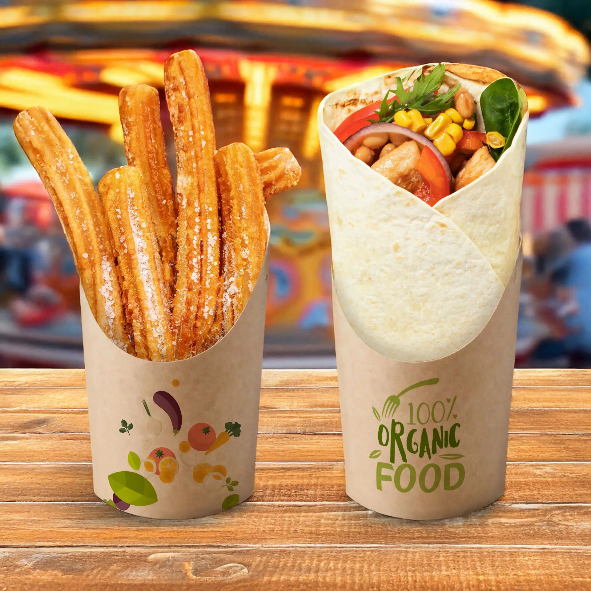 Churros w kubku z tektury kraft i wrapa z różnorodnymi składnikami w podobnym kubku, na drewnianym stole.