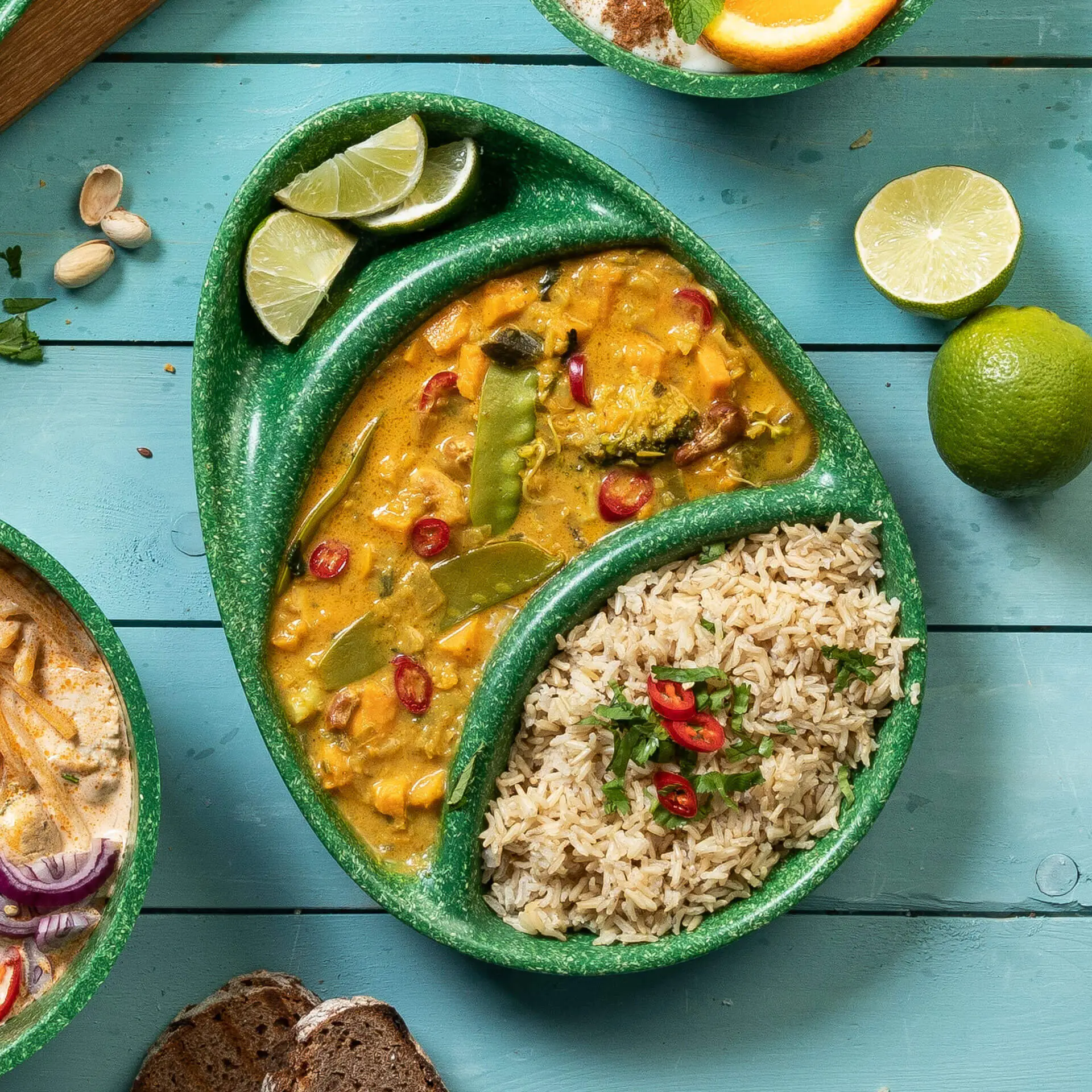 dfc00837-2-fuer-1-mehrweg-menue-teller-merways-plate-275-x-20-x-35-cm-3-kammern-tropfenfoermig-spinat-dunkelgruen-7