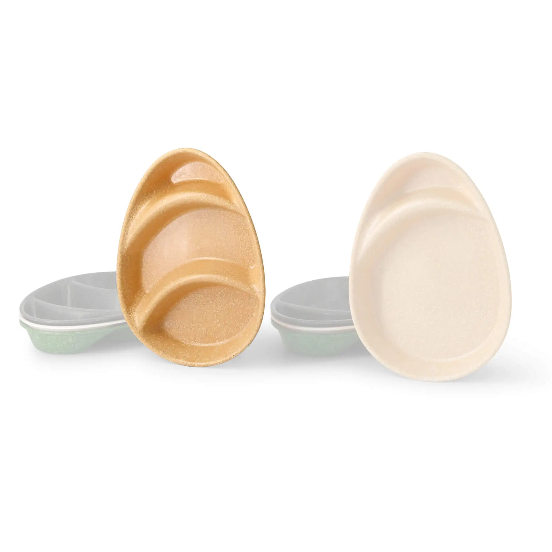 Wielorazowy talerz z trzema przegródkami z recyklingowego materiału organicznego; kolor karmelowy i głębokie sekcje.