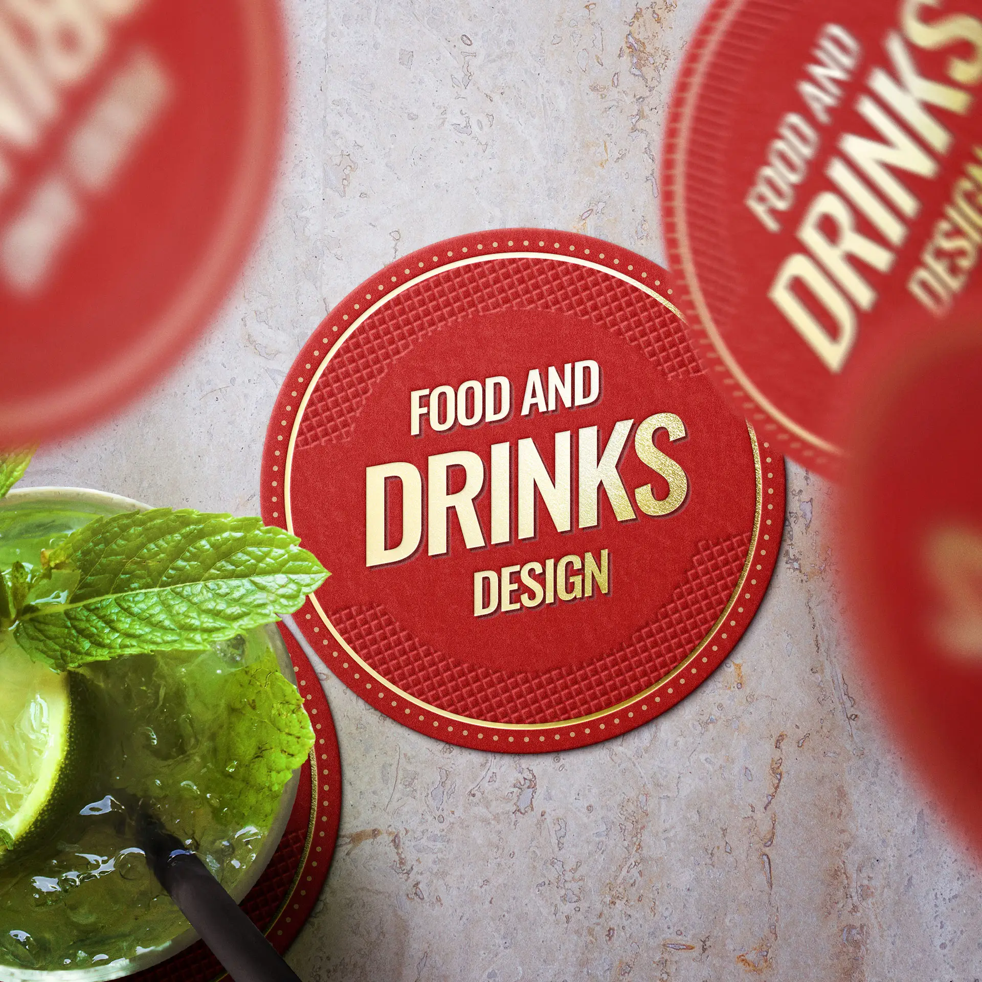 Okrągły nadrukowany podkładka podpiwko z tekstem "Food and Drinks Design", umieszczony obok koktajlu i liści mięty.