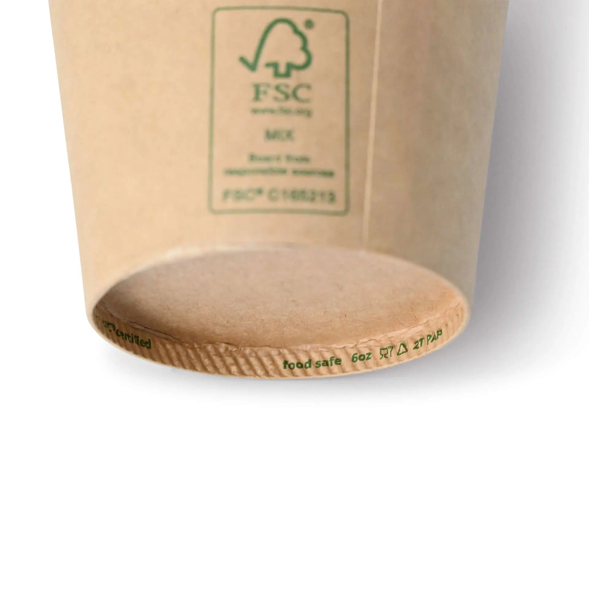 Brąski kubek papierowy o pojemności 6 oz, pokazujący spód z etykietą bezpieczeństwa żywności i logo FSC.