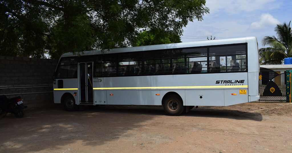 Mitarbeiter-Bus-Magnus-Palmware-1024x538