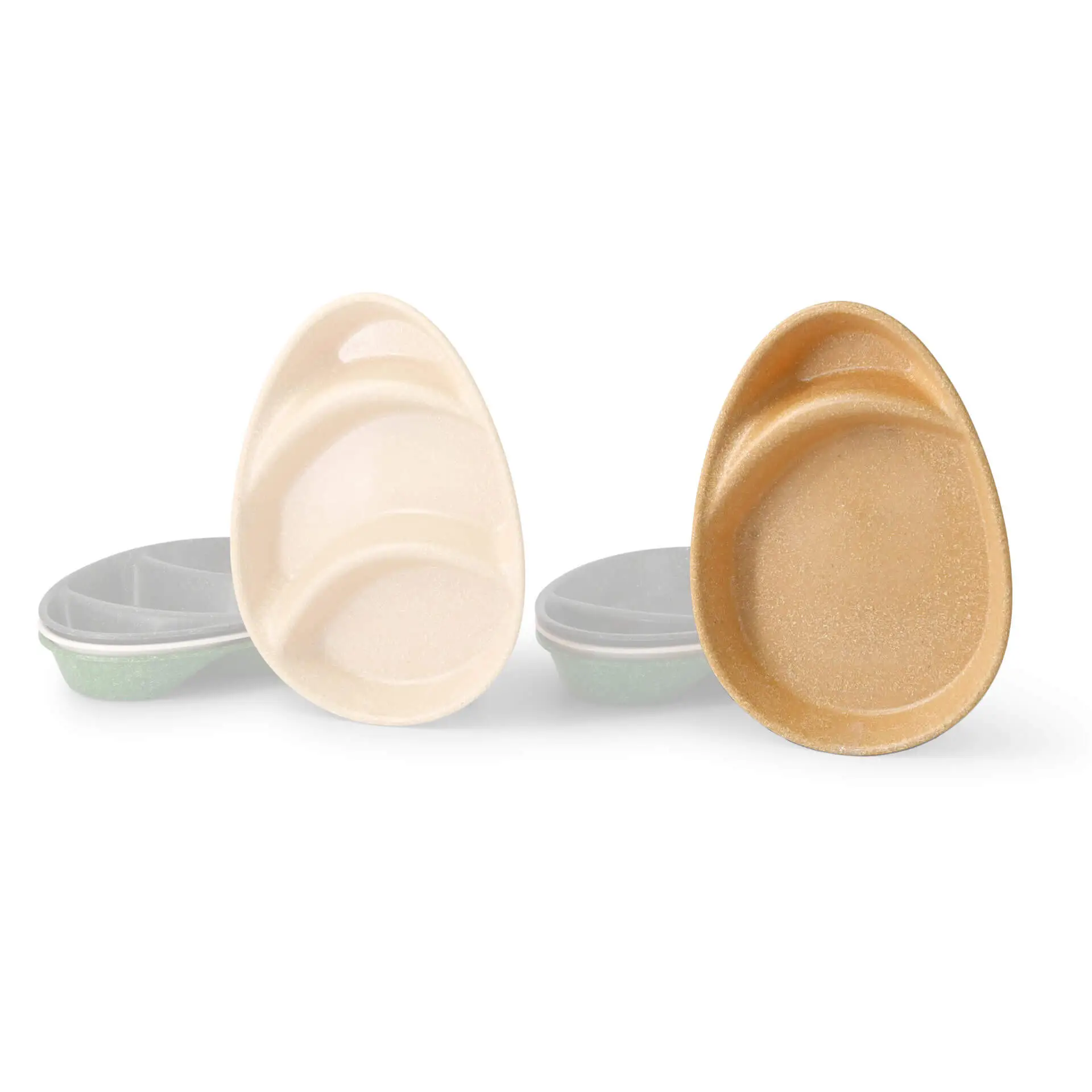 Wielokrotnego użytku podzielony talerz z recyklingowego kompozytu organicznego; zawiera dużą i małą sekcję w kolorach karmelowym i beżowym.