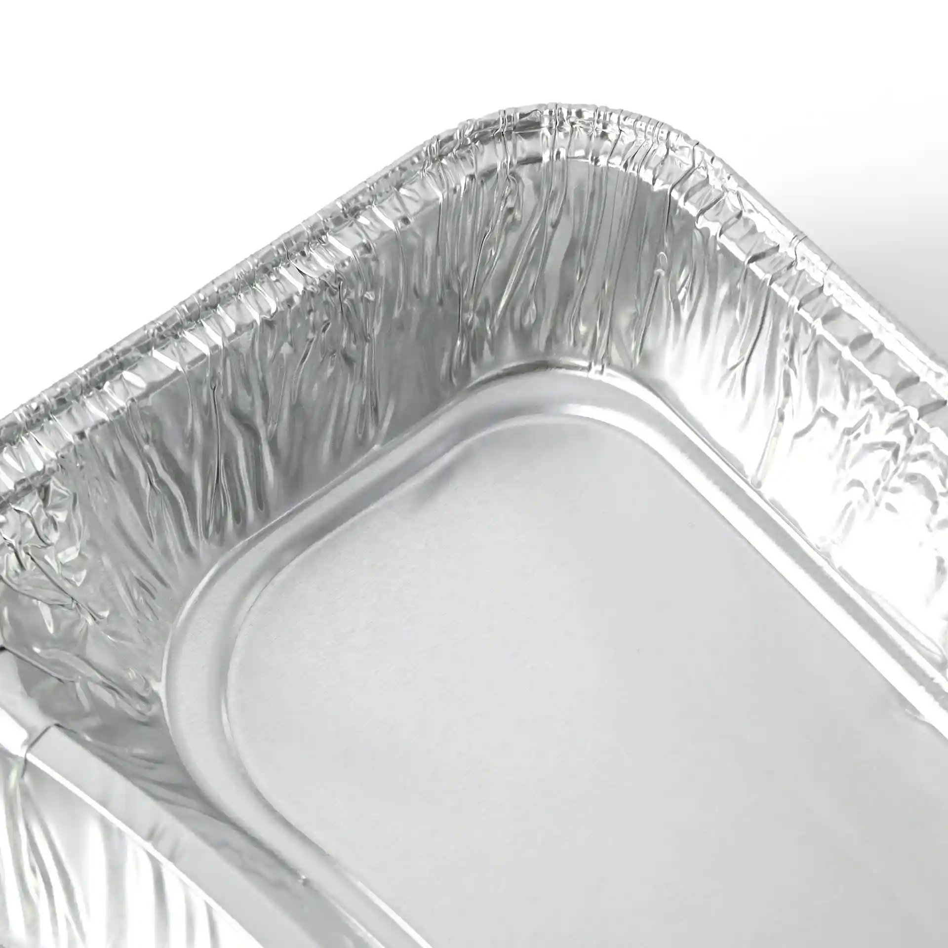 Prostokątny aluminiowy tac z dwoma przegródkami, wymiary 22,7 x 17,7 x 3 cm.