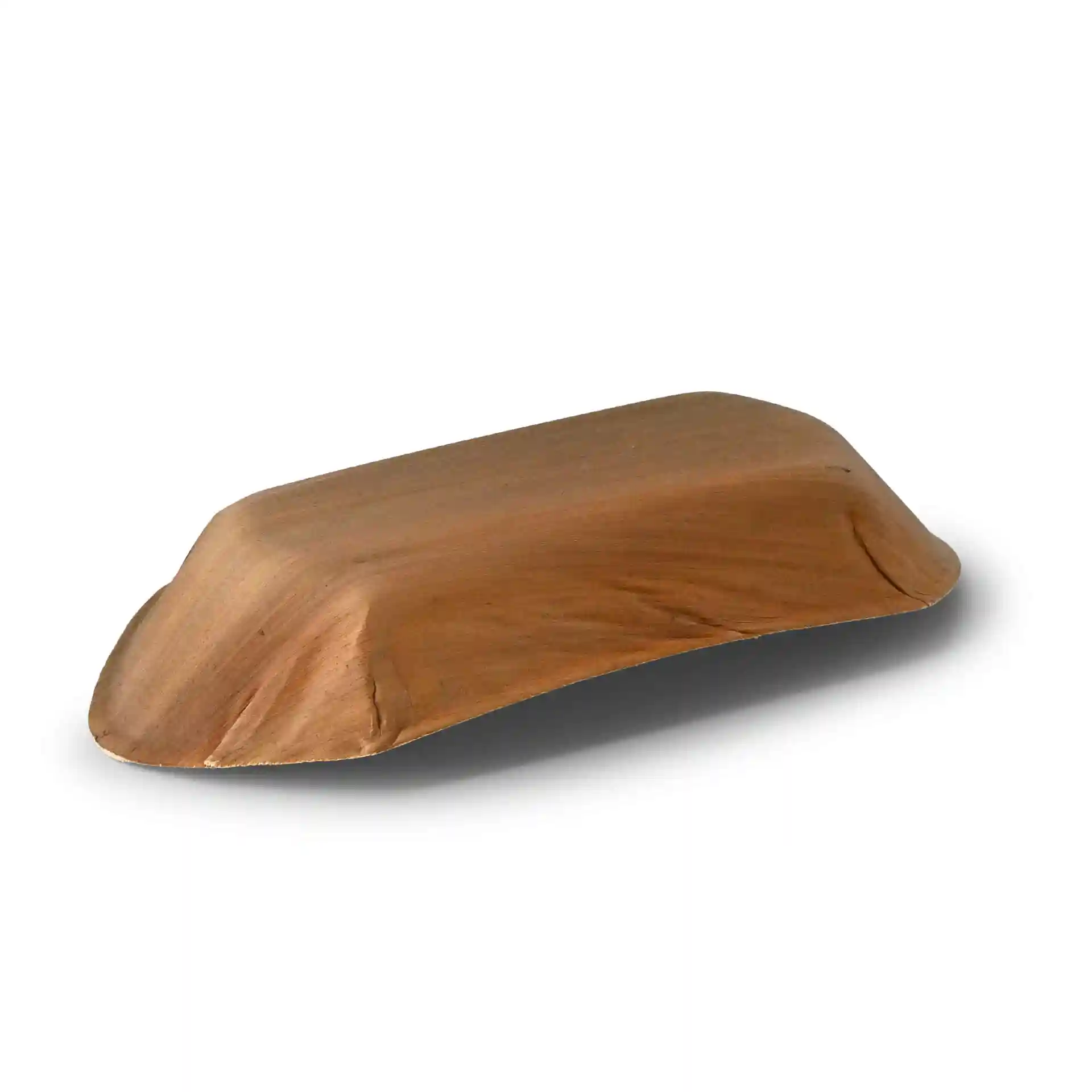 Głęboka łódka z liści palmowych w kolorze drewna, długość 30 cm, szerokość 14,5 cm.