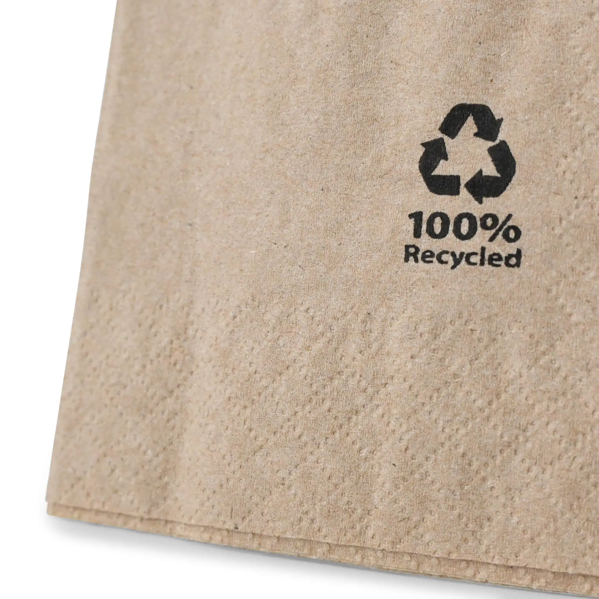 Dwuwarstwowa brązowa serwetka koktajlowa z papieru z recyklingu; z subtelnym logo „100% Recycled” dla zrównoważonego rozwoju.