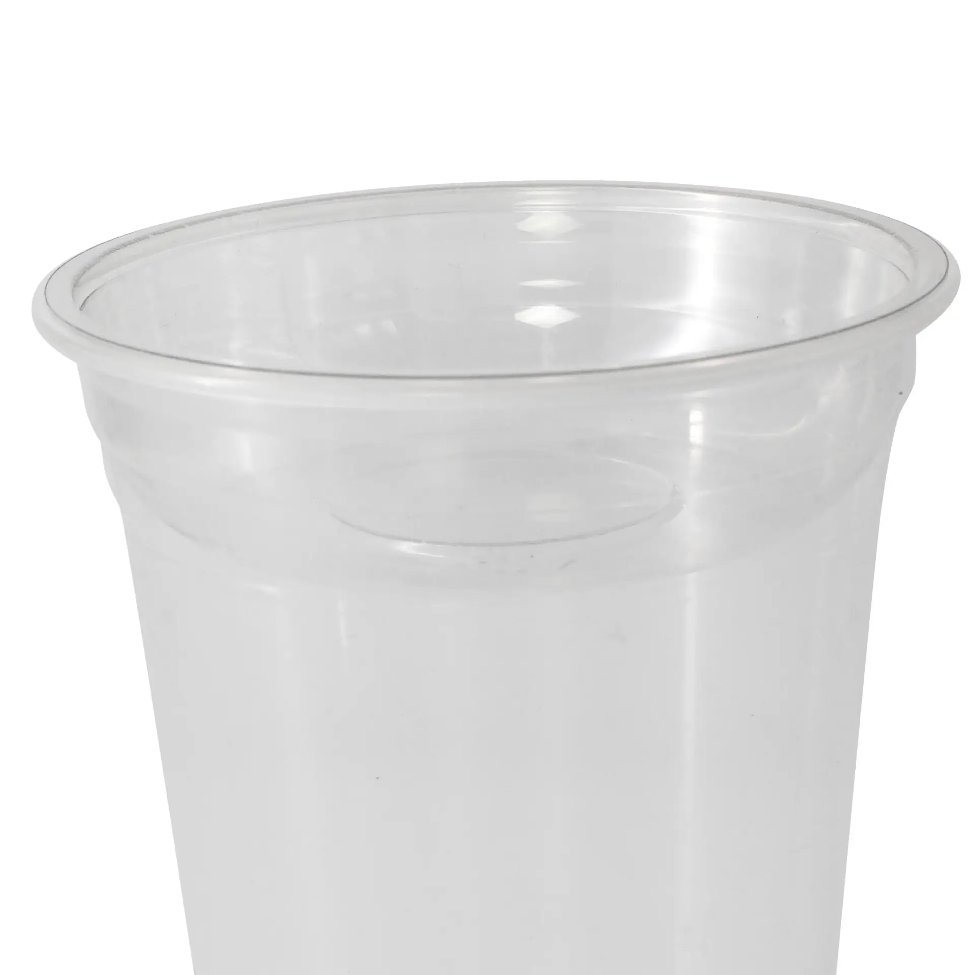 Przezroczysty kubek PET o średnicy 95 mm i pojemności 130 ml.