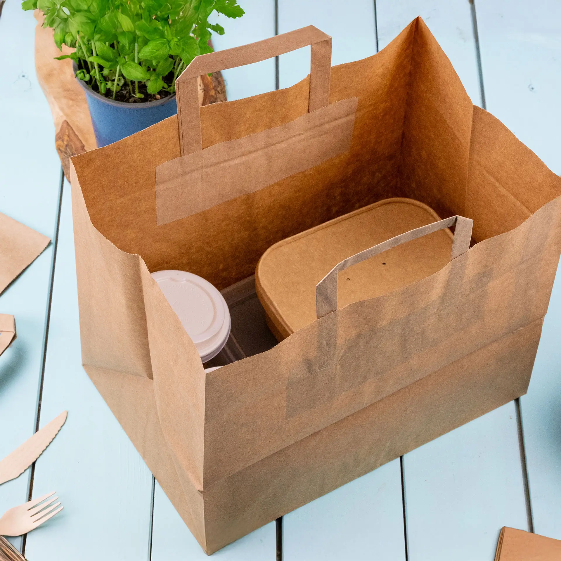 dse02394-tragetaschen-aus-recyclingpapier-l-26-x-17-x-25-cm-braun-breiter-boden-6