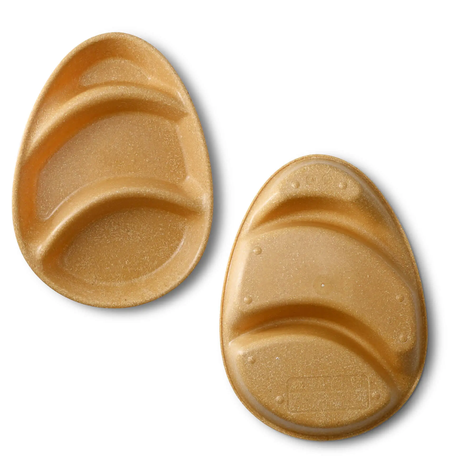 Wielorazowy talerz z trzema przegródkami w kolorze karmelowym; zaprojektowany do żywności na ciepło i zimno, wykonany w 98% z materiałów odnawialnych.