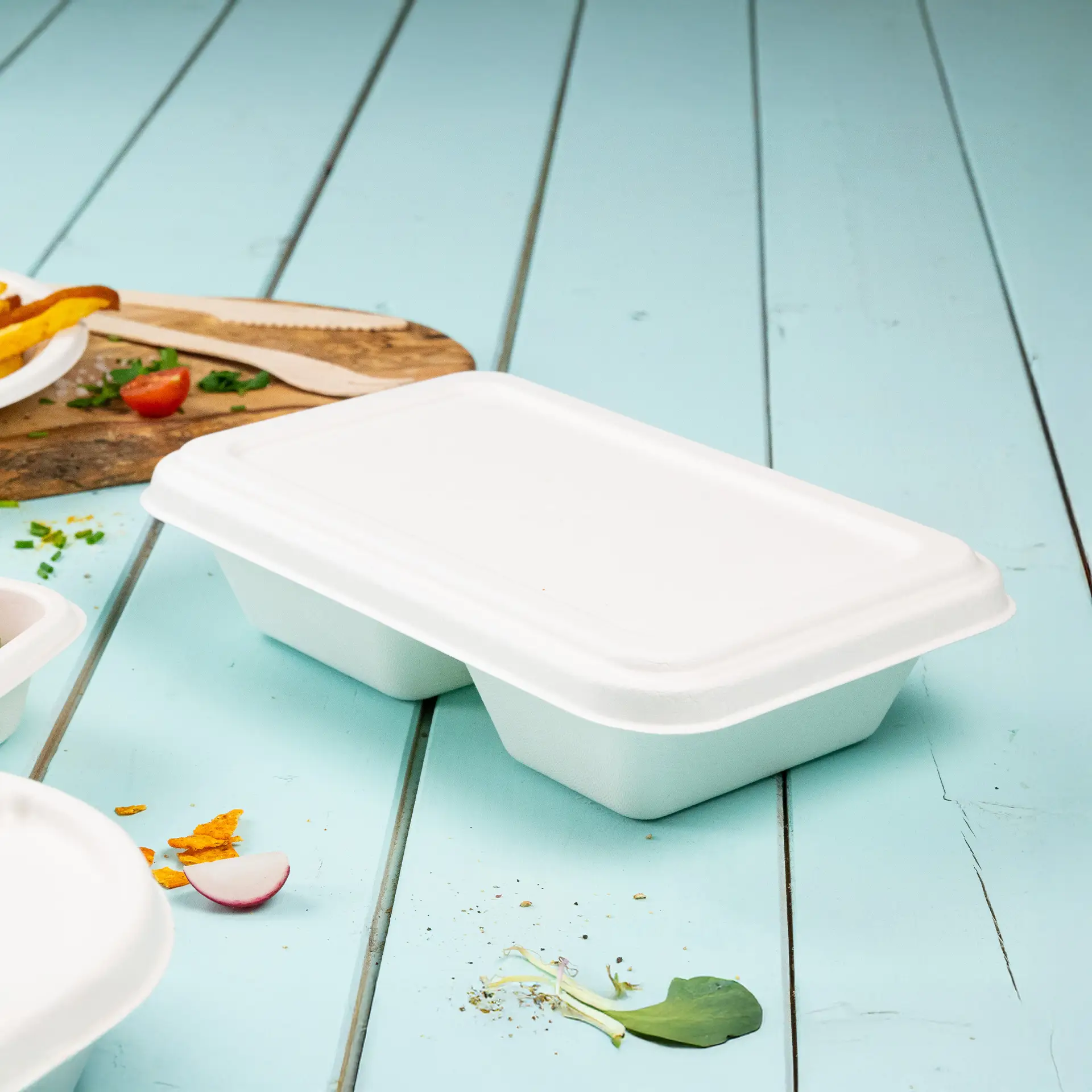 Prostokątna pokrywa z trzciny cukrowej, zaprojektowana do tac menu o pojemności 1000 ml; odporna na wodę i tłuszcz, odpowiednia do dań na ciepło i zimno.