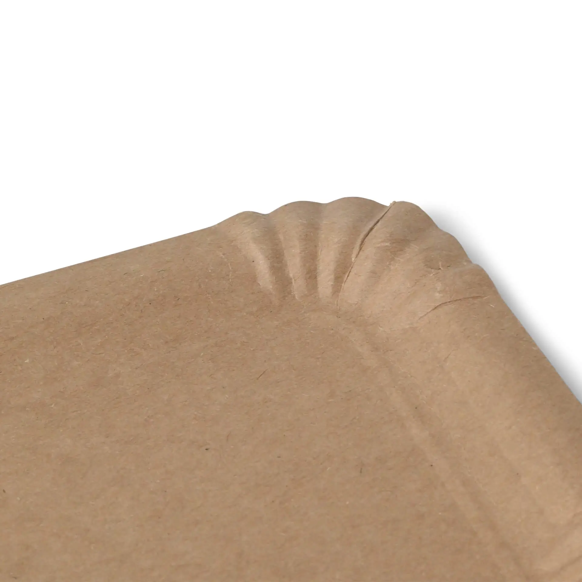 Brąski prostokątny talerz tekturowy z falistym brzegiem; wymiary 13 x 20 cm, wykonany z materiałów recyklingowych, biodegradowalny.