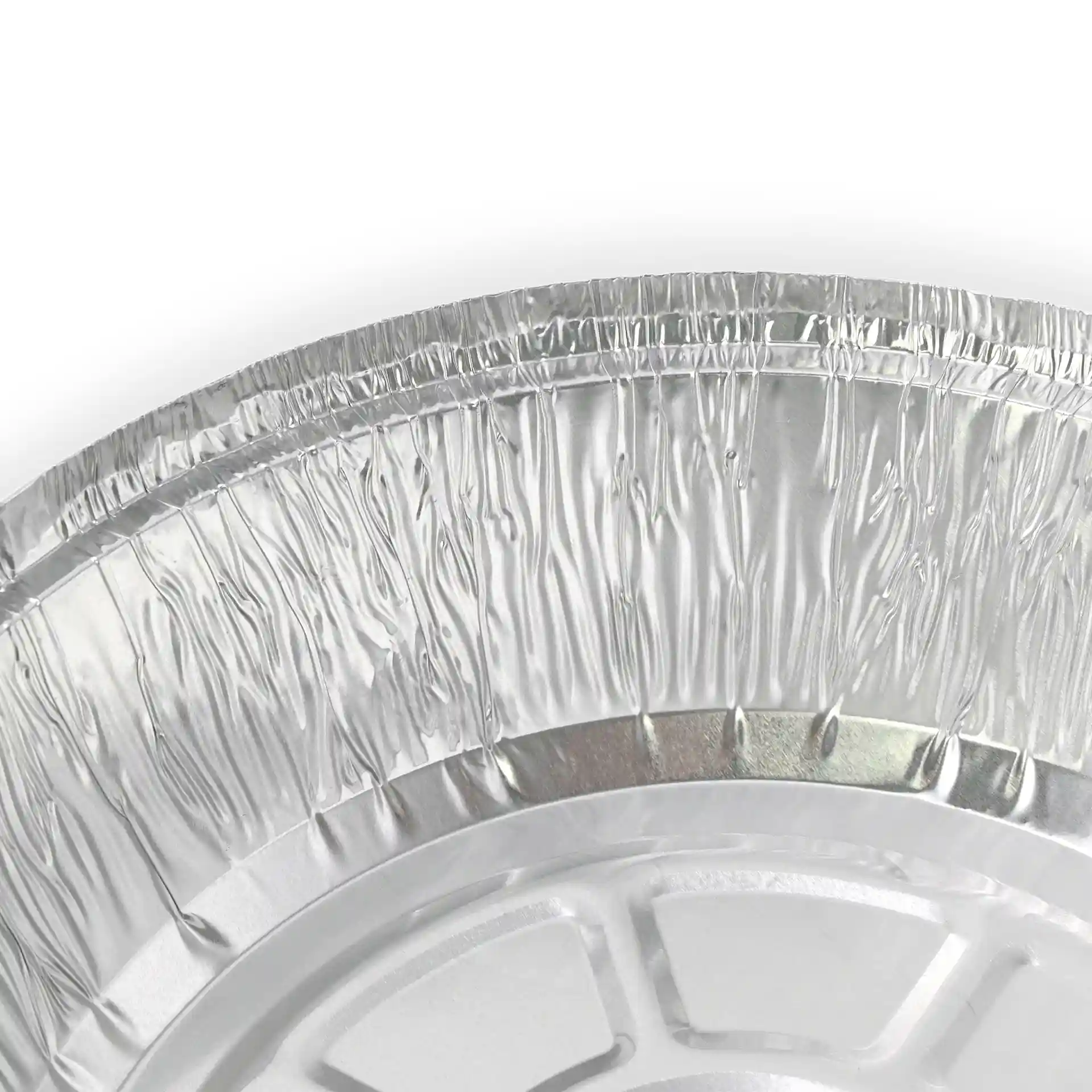 Zbliżenie okrągłego pojemnika aluminiowego o średnicy 182 mm i wysokości 43 mm.