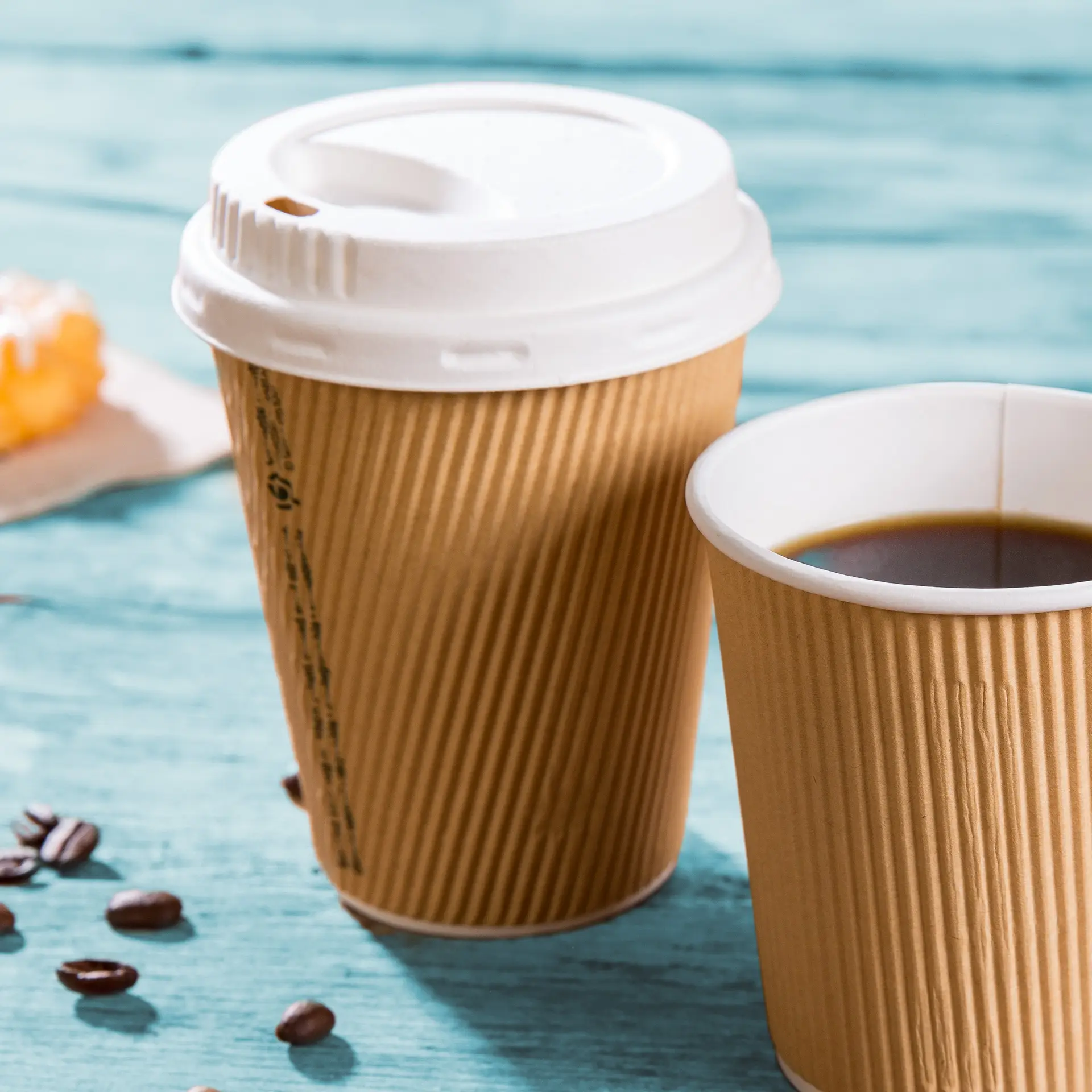 dhd049421-riffelbecher-coffee-to-go-becher-300-ml-12-oz-90-mm-braun-innen-weiss-7